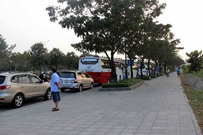 Nhiều xe lợi dụng lập điểm đón trả khách.