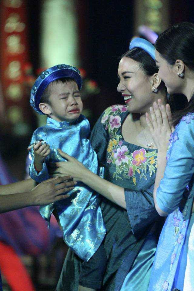 Khoảnh khắc ấn tượng của các siêu mẫu nhí trong đêm lễ hội áo dài 2016