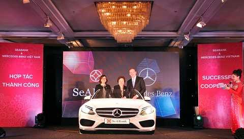 Đại diện SeABank và Mercedes Benz tại lễ công bố hợp tác chiến lược giữa 2 bên. Đại diện SeABank và Mercedes Benz tại lễ công bố hợp tác chiến lược giữa 2 bên.