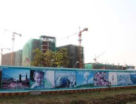 Dự án xây dựng bệnh viện Nhi đồng TP tại Bình Chánh hiện vẫn ngổn ngang. Ảnh: Phan Tư