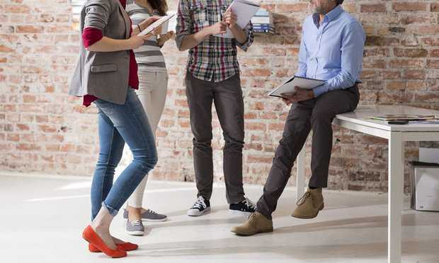 Chính sách nghỉ trong ngày 'đèn đỏ' gây tranh cãi dữ dội