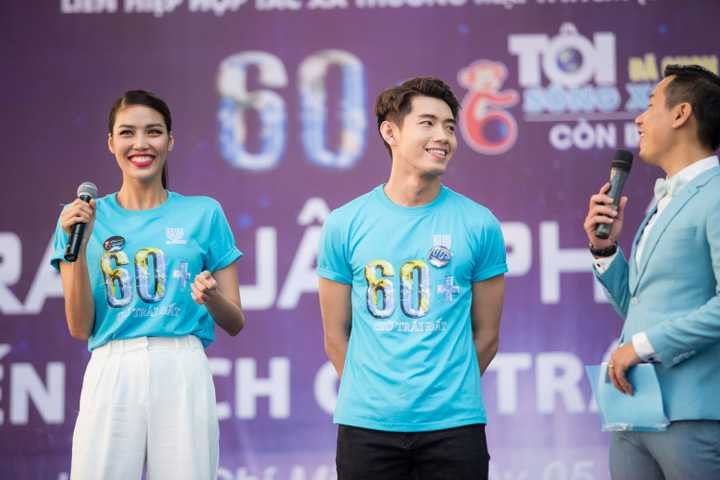 Bên cạnh đó, Quang Đăng cùng Đại sứ Lan Khuê và ca sĩ Hà Okio giao lưu với các bạn sinh viên. Nam vũ công gây ấn tượng bằng lối trả lời thân thiện và dí dỏm, mang lại bầu không khí gần gũi cho chương trình. 