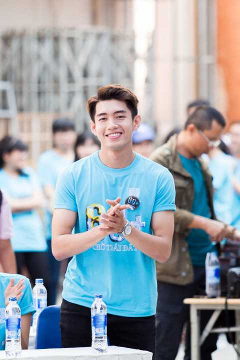 Lần thứ hai liên tiếp tham gia chương trình ở vai trò Đại sứ, Quang Đăng sẽ cùng hàng ngàn tình nguyện viên phát động, lan truyền mạnh mẽ các thông điệp về việc sử dụng tiết kiệm và hiệu quả các nguồn năng lượng trên trái đất. 