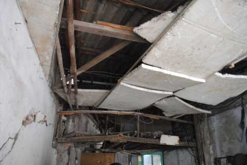 ù đã nhiều lần xin phép để sửa nhà nhưng UBND quận Long Biên không cấp phép khiến ông Thủy rất khổ tâm. (Ảnh: Thanh Hùng)