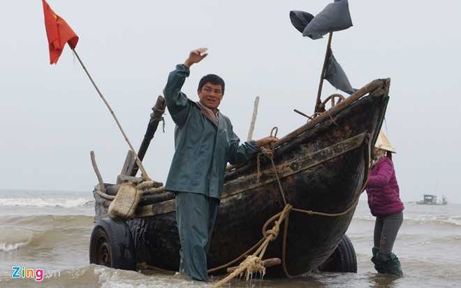 Điều gì khiến hàng trăm ngư dân Thanh Hoá dừng ra khơi đi đòi biển?
