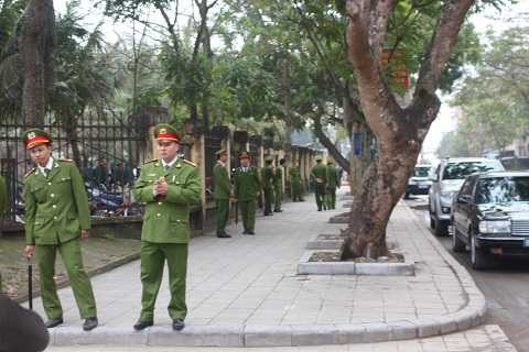 Bảo vệ phía ngoài