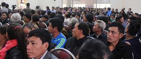 Hàng ngàn người dân mong chờ câu trả hợp lòng dân của Bí thư tỉnh ủy Thanh Hóa