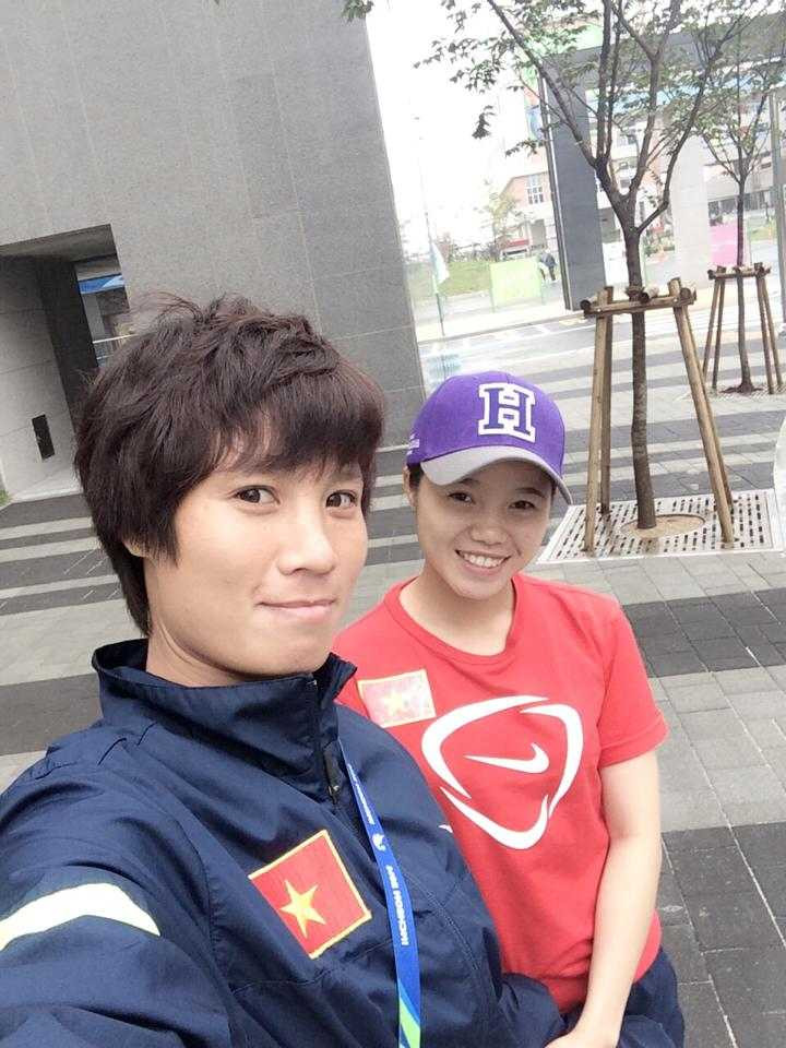 Hot girl 9x tiếp sức cho tuyển bóng đá nữ Việt Nam