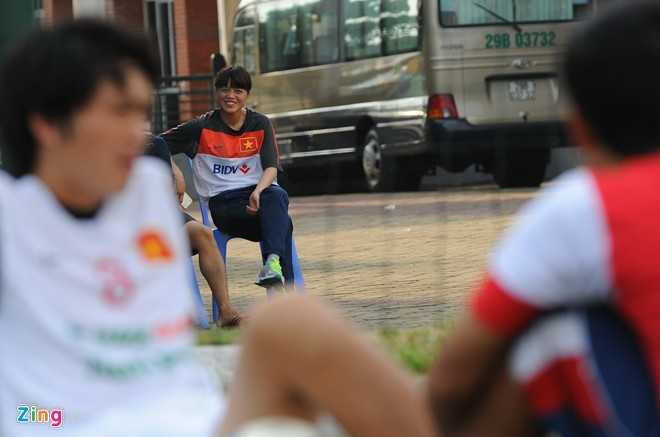 Hot girl 9x tiếp sức cho tuyển bóng đá nữ Việt Nam