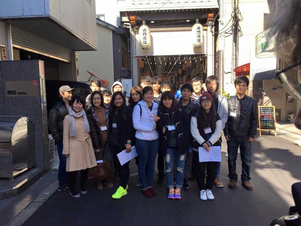 Hot girl 9x tiếp sức cho tuyển bóng đá nữ Việt Nam