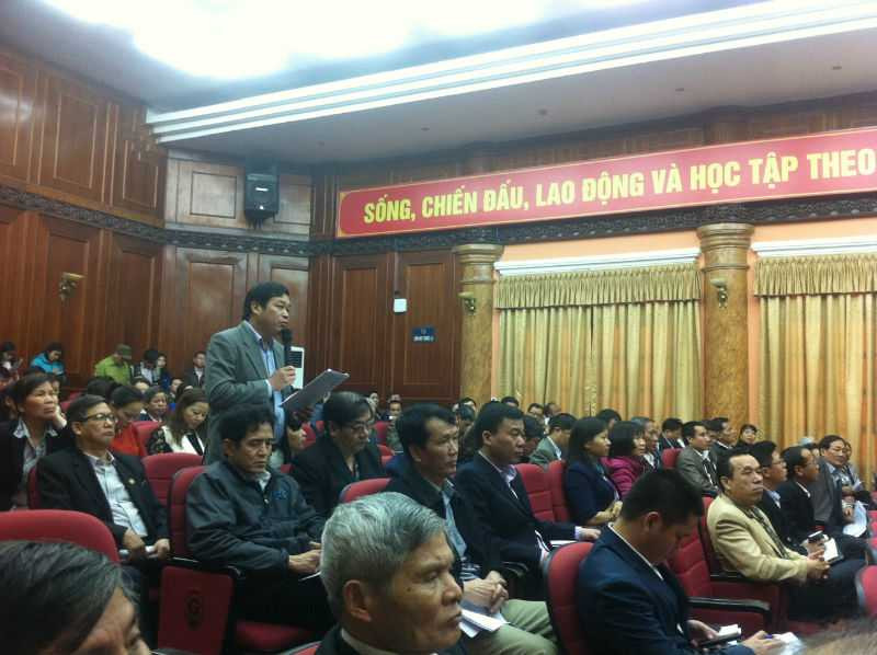 Gặp chủ tịch Nguyễn Đức Chung, cử tri bỗng nhiên ‘khỏi ốm’