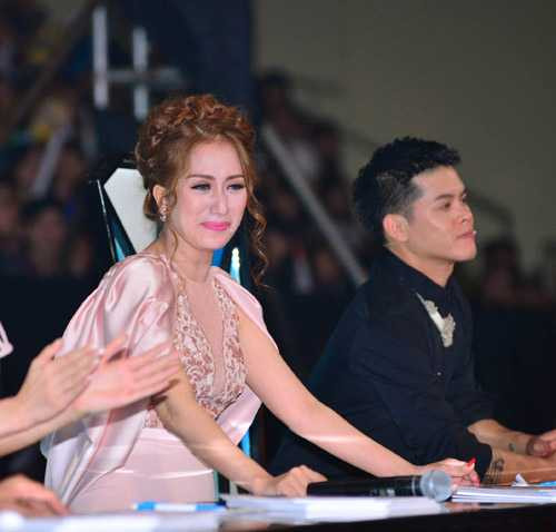 Khánh Thi: 'Tôi không nghĩ đến ai khác ngoài Phan Hiển'