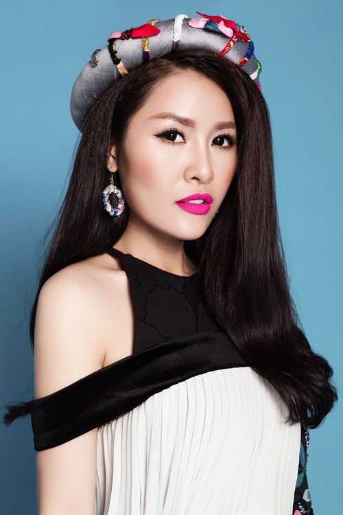 Vào những ngày đầu tháng 3 vừa qua, Quế Vân đã giới thiệu đến khán giả một sản phẩm âm nhạc đặc biệt mà cô yêu thích - album nhạc trữ tình mang chủ đề “Đường tình đôi ngả”. 