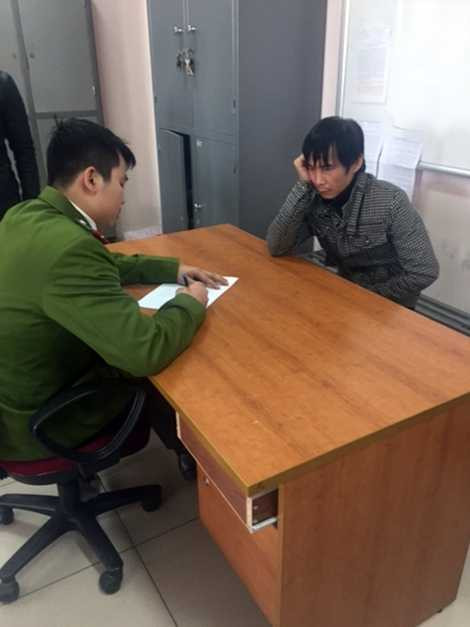 Đối tượng Nguyễn Quang Vinh tại cơ quan điều tra.