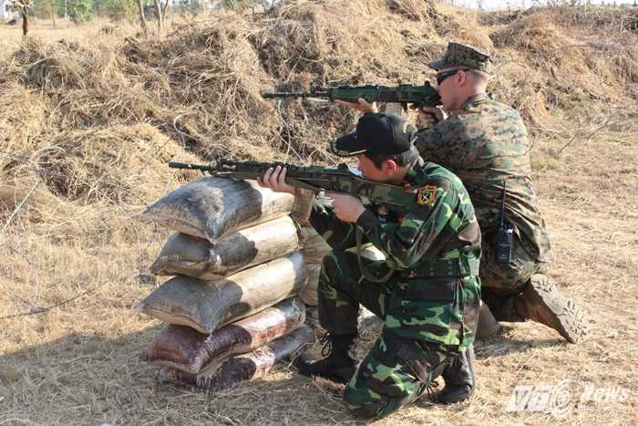 Chiến sỹ đoàn Việt Nam tham gia diễn tập