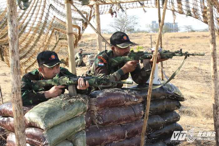 Chiến sỹ đoàn Việt Nam tham gia diễn tập