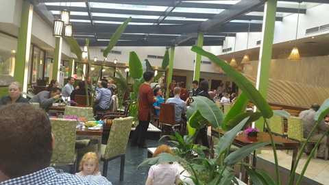 Tiệc buffet đặc biệt trưa thứ 7 hàng tuần tại nhà hàng Ba Miền của khách sạn Hilton Hanoi Opera vừa ra mắt đã thu hút sự chú ý của thực khách. Tiệc buffet đặc biệt trưa thứ 7 hàng tuần tại nhà hàng Ba Miền của khách sạn Hilton Hanoi Opera vừa ra mắt đã thu hút sự chú ý của thực khách.