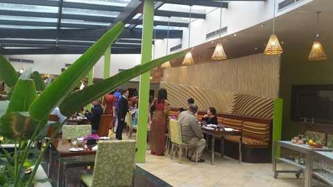 Không gian nhà hàng sang trọng và thân thiện Không gian nhà hàng sang trọng và thân thiện