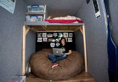 Mỗi tháng, chàng trai tiết kiệm được khoảng 1000 bảng (hơn 30 triệu VNĐ)