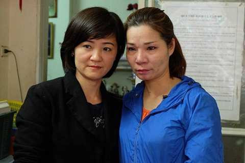 ​Dù khi biết chị Trang không phải em ruột, nhưng chị Vân (trái) vẫn thương yêu như máu mủ suốt 40 năm qua. 