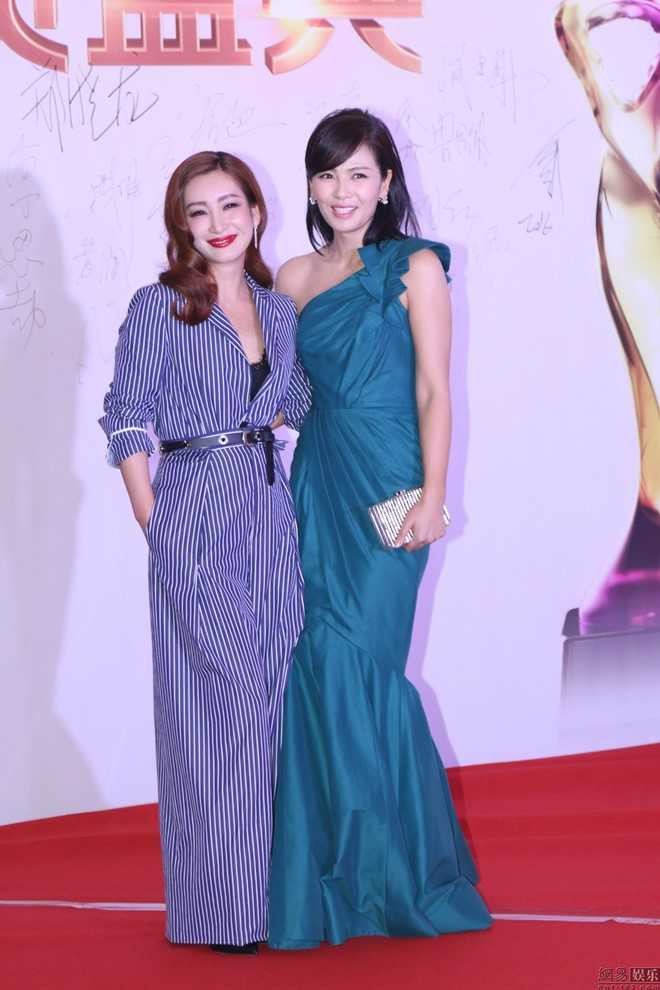 'A Châu' Lưu Đào gây sốc khi khóa môi đồng nghiệp nữ trên thảm đỏ