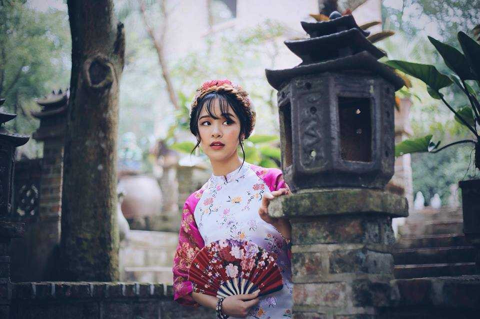 Hương Thảo còn biết chơi đàn piano và đàn nhị.