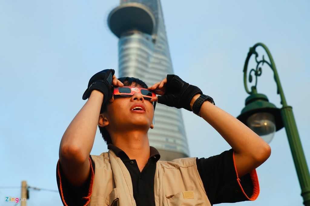 Bạn trẻ Nguyễn Bá Tuyên chia sẻ, đã chờ 6 năm nay để được ngắm hình ảnh nhật thực độc đáo này.