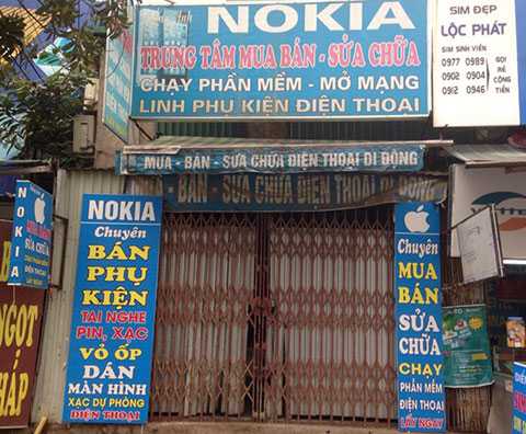 Thị trường bán lẻ di động không còn chỗ cho các cửa hàng nhỏ lẻ. Ảnh: Thành Duy.
