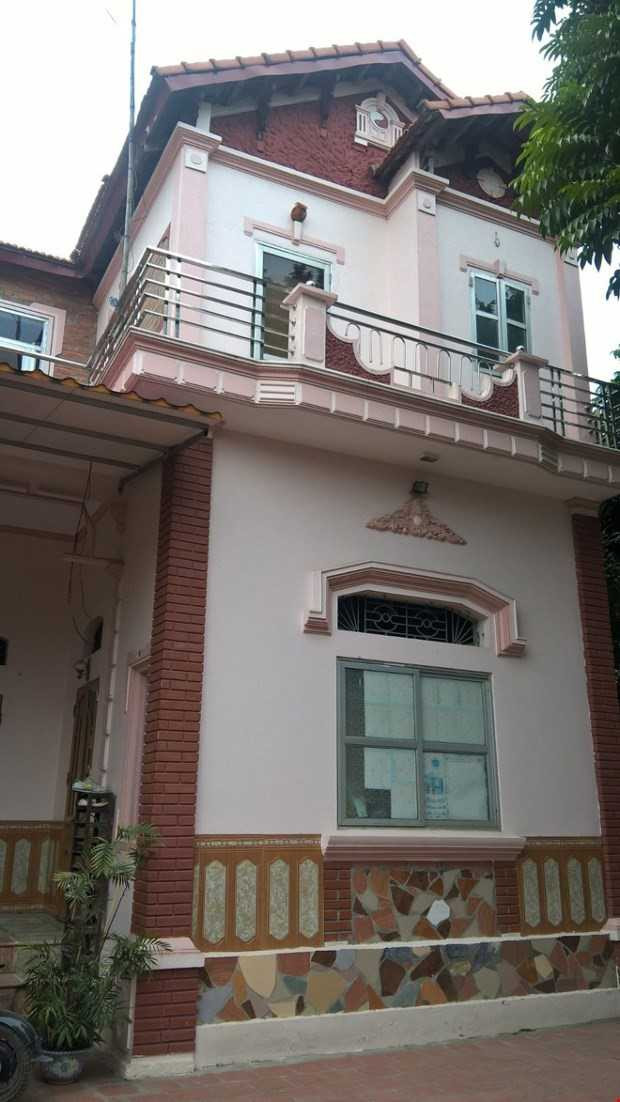 Ngôi nhà khang trang của gia đình nghi phạm.