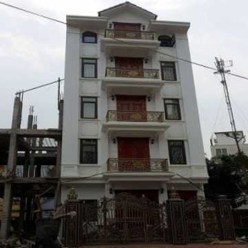 Một trong các căn biệt thự xây 5 tầng phá vỡ quy hoạch của dự án 108 Nguyễn Trãi.