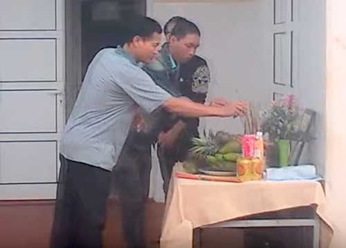 Người thân lập bàn thờ cho nạn nhân xấu số Đặng Quốc Nghĩa