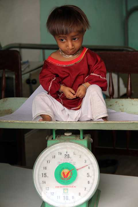 Cậu bé, tý hon, 7 tuổi, Quảng Ngãi