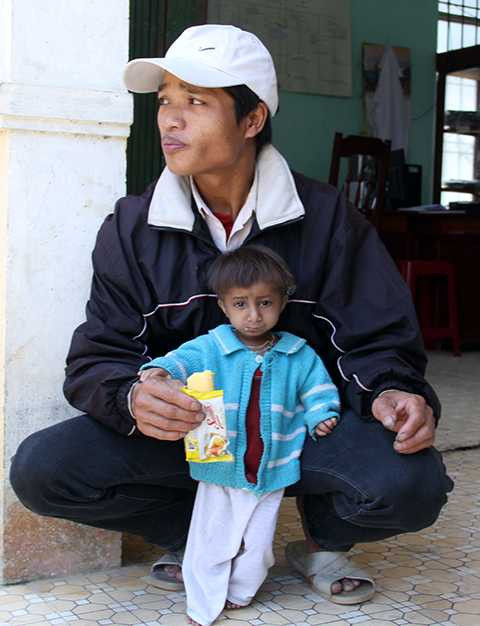 Cậu bé, tý hon, 7 tuổi, Quảng Ngãi