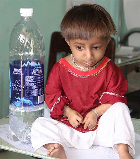 Cậu bé, tý hon, 7 tuổi, Quảng Ngãi