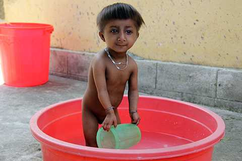 Cậu bé, tý hon, 7 tuổi, Quảng Ngãi