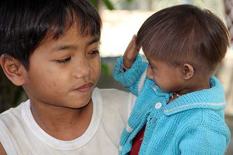 Cậu bé, tý hon, 7 tuổi, Quảng Ngãi