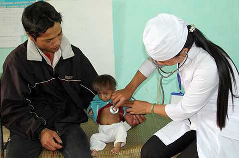 Cậu bé, tý hon, 7 tuổi, Quảng Ngãi