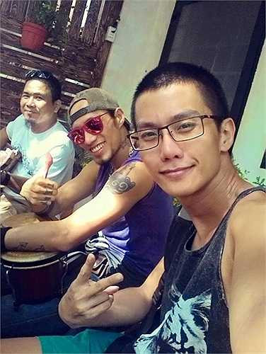 Ali đến ủng hộ quán cà phê mới mở của ca sĩ Phạm Anh Khoa.