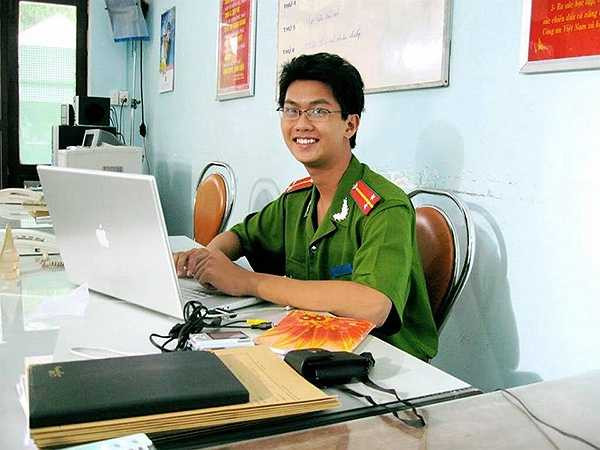 Trong sự nghiệp làm nghệ thuật ngắn ngủi, Ali Hùng Cường không chỉ làm phó đạo diễn, còn viết kịch bản phim và thỉnh thoảng đóng vài vai phụ. (Nguồn: Ngôi sao)