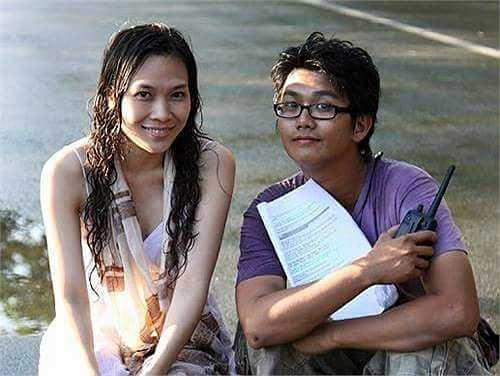 Ali Hùng Cường rất yêu quý Mỹ Tâm, thường dành những lời 'có cánh' cho nữ ca sĩ. Anh và Mỹ Tâm làm việc với nhau trong phim 'Cho một tình yêu' mà 'hoạ mi tóc nâu' đóng vai nữ chính. 