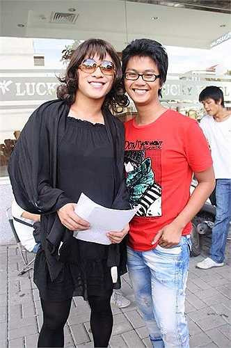 Ali và ca sĩ Tuấn Hưng trên trường quay 'Cho một tình yêu'. Đây là một trong những tấm ảnh được anh chia sẻ nhiều lần trên trang cá nhân.