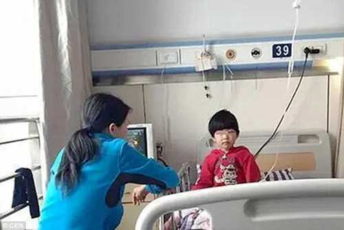 Rơi từ tầng 11, bé gái thoát chết thần kỳ