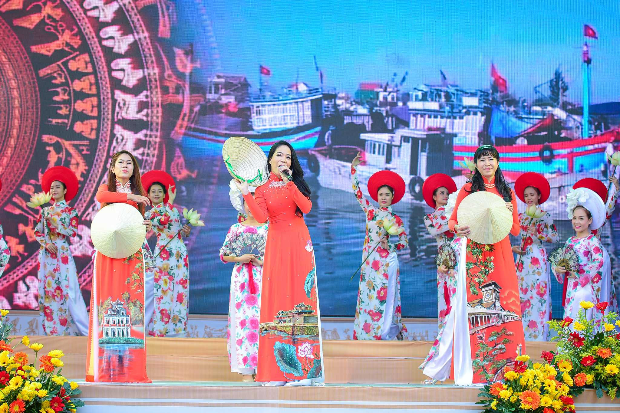 Rực rỡ khai mạc Lễ hội áo dài TP.HCM