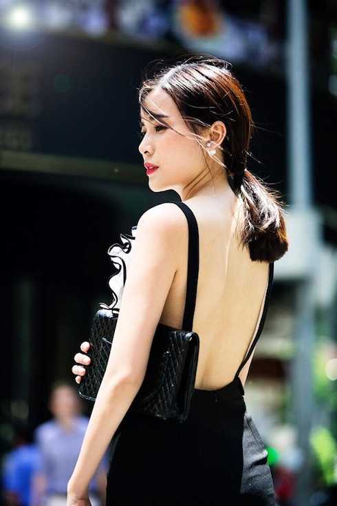 Điểm nhấn của chiếc váy chính là phần bèo nhún giúp bộ cánh trở nên nổi bật.