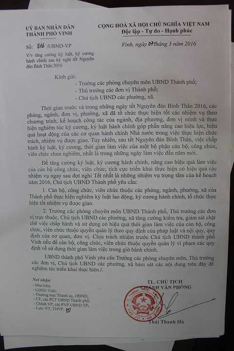 Sau khi báo VTC News phản ánh, UBND TP Vinh đã có Công văn chấn chỉnh giờ giấc làm việc do Chánh Văn phòng ký
