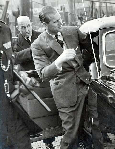 Công tước xứ Edinburgh đã từng dùng chiếc xe này để đưa đón con trai và tham dự các sự kiện quan trong.