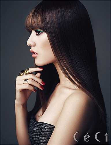 ￼ ￼￼ Ngoài ra, cô nàng còn xuất hiện trong MV ca nhạc đóng cùng mỹ nam của JYJ là Kim Jae Joong.