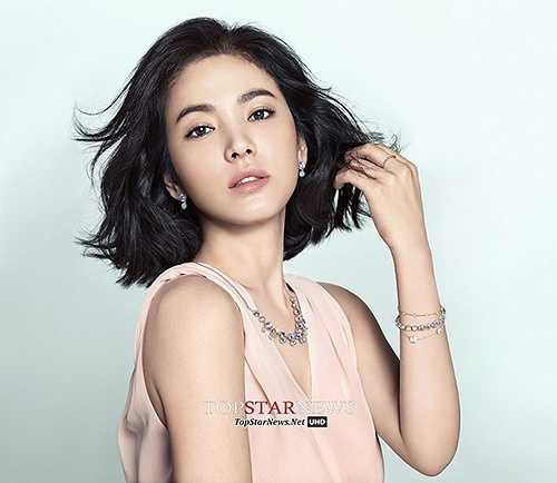 Tuy có sự nghiệp thành công nhưng Song Hye Kyo lại khá lận đận đường tình duyên. Cô từng có mối tình đẹp với hai ngôi sao nổi tiếng là Lee Byung Hun và Hyun Bin.