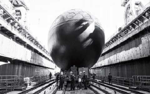 Hạ thủy tàu ngầm HQ 184 Hải Phòng ngày 28.08.2013 Hạ thủy tàu ngầm HQ 184 Hải Phòng ngày 28.08.2013