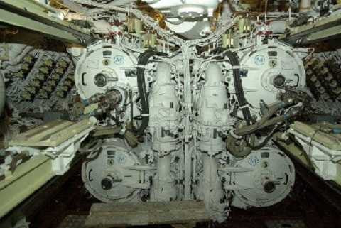 Khoang nạp đạn ngư lôi. Khoang nạp đạn ngư lôi.